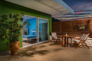 Svalir eða verönd á Magnolia Homes Zakynthos