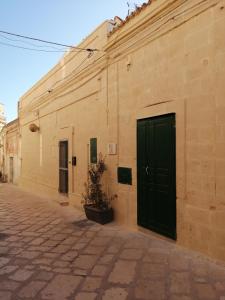The building in which a panziókat is located Még 16 kép