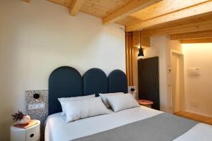 A bed or beds in a room at Relais Sant'Anna