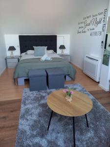 Ένα ή περισσότερα κρεβάτια σε δωμάτιο στο De achtertuin