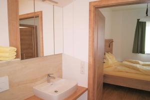 Łazienka w obiekcie Rollstuhlfreundliche Ferienwohnung in ruhiger Lage- Panorama Terrasse, 2 SZ