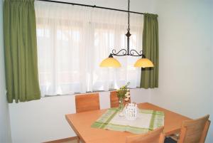 Zdjęcie z galerii obiektu Rollstuhlfreundliche Ferienwohnung in ruhiger Lage- Panorama Terrasse, 2 SZ w mieście Pöllauberg