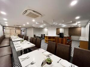 Posezení v ubytování Clarks Inn , Airport Bangalore