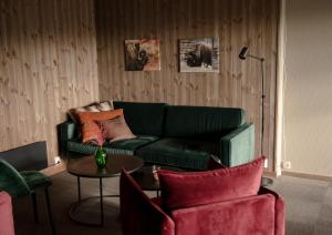 Posezení v ubytování Trolltun Hotel & Hytter