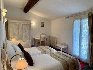Postel nebo postele na pokoji v ubytování Hôtel Porte de Camargue - Les Quais d'Arles