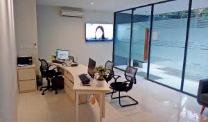 Телевизия и/или развлекателен център в LeGreen Suite Sudirman