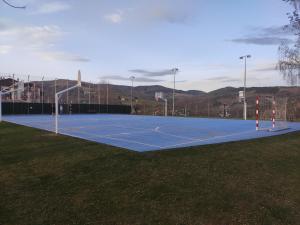 Tennis and/or squash facilities at Allotjaments Paratge Fabas or nearby