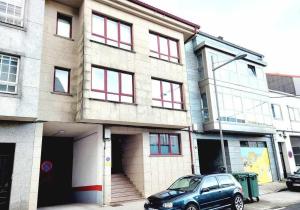 a car parked in front of a building at Piso cerca de Centro Ocio As Cancelas y Xunta in Santiago de Compostela