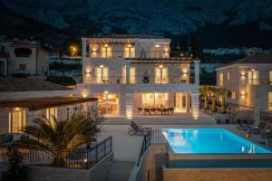 Bazén v ubytovaní Luxury Villa Salvina alebo v jeho blízkosti