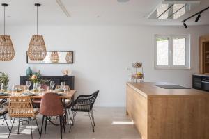 Kuchyňa alebo kuchynka v ubytovaní Luxury Villa Salvina
