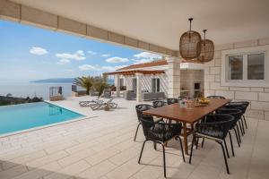 Bazén v ubytovaní Luxury Villa Salvina alebo v jeho blízkosti