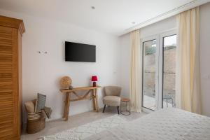 Televízia a/alebo spoločenská miestnosť v ubytovaní Luxury Villa Salvina