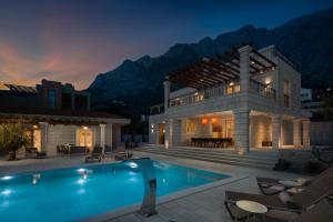Bazén v ubytovaní Luxury Villa Salvina alebo v jeho blízkosti