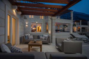 Posedenie v ubytovaní Luxury Villa Salvina