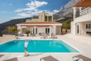 Bazén v ubytovaní Luxury Villa Salvina alebo v jeho blízkosti