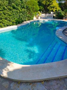 a large swimming pool with blue water at Villa La Torreta REF 056 in Castellón de la Plana