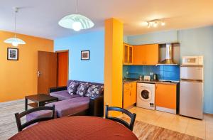 Apartments Dimitrovi tesisinde mutfak veya mini mutfak