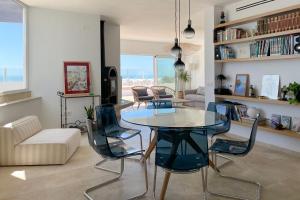 A seating area at INFINITY Sunny Home by Cadiz4Rentals