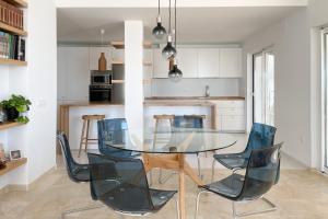 A kitchen or kitchenette at INFINITY Sunny Home by Cadiz4Rentals