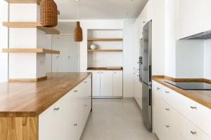A kitchen or kitchenette at INFINITY Sunny Home by Cadiz4Rentals