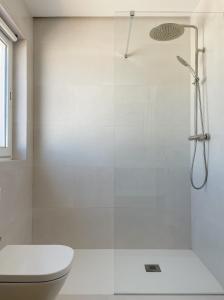 A bathroom at INFINITY Sunny Home by Cadiz4Rentals
