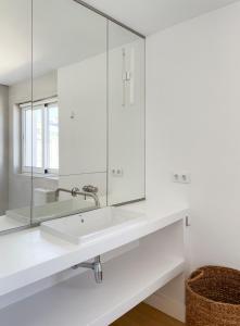 A bathroom at INFINITY Sunny Home by Cadiz4Rentals Még 25 kép