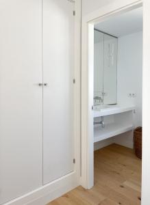 A bathroom at INFINITY Sunny Home by Cadiz4Rentals