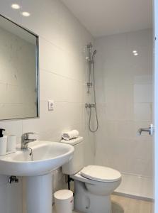 A bathroom at INFINITY Sunny Home by Cadiz4Rentals