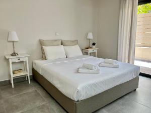 Posteľ alebo postele v izbe v ubytovaní PETRA RESIDENCES IN LINDOS