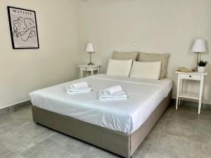 Posteľ alebo postele v izbe v ubytovaní PETRA RESIDENCES IN LINDOS