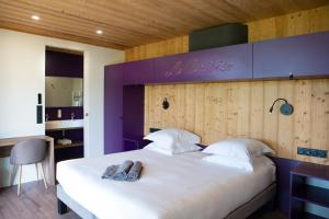 Postel nebo postele na pokoji v ubytování Manoir le Roure