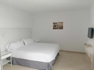 Łóżko lub łóżka w pokoju w obiekcie Apartamentos Tabaiba
