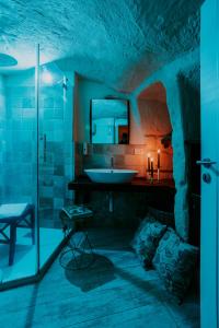 a bathroom with a sink and a shower at Lo Scorcio, casa vacanza nel cuore dei Sassi con vista incantevole con Self check-in in Matera +42 photos