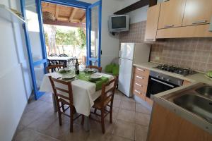 Köök või kööginurk majutusasutuses Trilo barbecue Torre dell'orso Pt48 +28 fotot