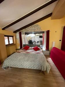 A bed or beds in a room at 'La Buffa', Elegante appartamento a Giaveno by ConfirentHouse
