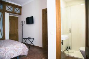 A bathroom at Casa rural La Esencia de Don Quijote