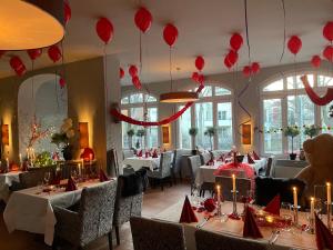 Restaurace v ubytování ZU DEN LINDEN - RADEBEUL Pension mit Restaurant