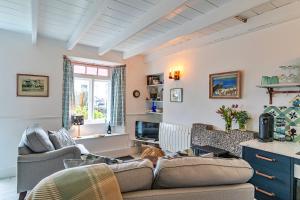 Gallery image of Finest Retreats - Cosy Mousehole Cottage With Sea Views in Mousehole