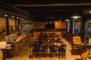 a restaurant with a lot of tables and chairs at Treville Hotel in Caràzinho