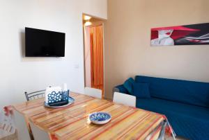 TV a/nebo společenská místnost v ubytování Villa con piscina Alcamo Marina