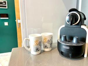 Kohvi ja tee valmistamise võimalus majutusasutuses Anfa Living 29-The Gatsby 5 Chic&New Apt near Sea