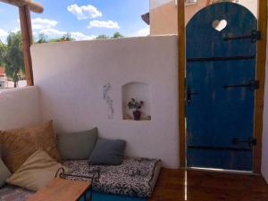Posezení v ubytování Eilat super terrace and garden apartment