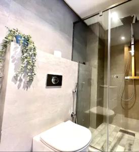 Bathroom sa ANFA LIVING - LES TERRASSES D'ANFA # Front Sea VIEW 180 - 2 or 3 bedrooms