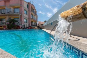 Bazén v ubytování Duerming Velero Apartamentos nebo v jeho okolí