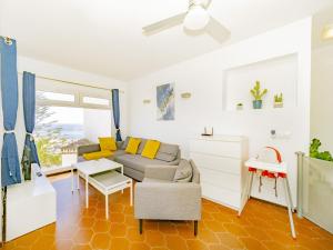 Część wypoczynkowa w obiekcie Cubo's Penthouse Cabopino Port Marbella & Parking
