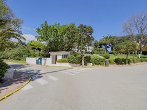 Zdjęcie z galerii obiektu Cubo's Penthouse Cabopino Port Marbella & Parking w Marbelli