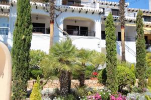 Ogród w obiekcie Your Holiday home in Cabo Roig- Pool and great location