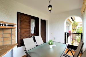 Balkon lub taras w obiekcie Your Holiday home in Cabo Roig- Pool and great location