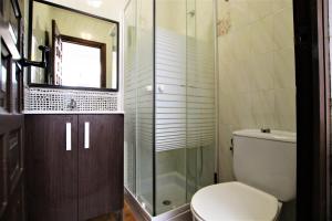 Łazienka w obiekcie Your Holiday home in Cabo Roig- Pool and great location
