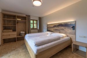 En eller flere senger på et rom på Residence Edelweiss
